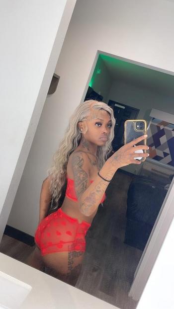 diorr, 23  female escort, Beaumont