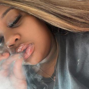 Juicy/Tay, 23  female escort, Beaumont