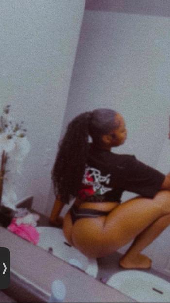 Star, 25  female escort, Beaumont